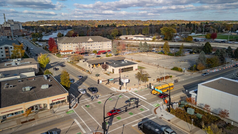 209 E Center St, Rochester, MN à louer - Photo de l’immeuble – Image 3 sur 20