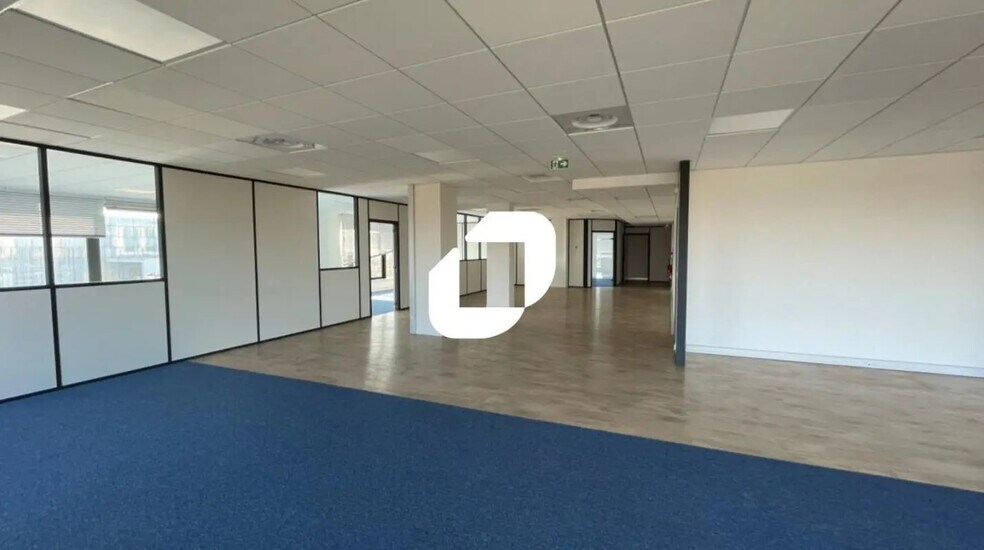 Bureau dans Jossigny à louer - Photo de l’immeuble – Image 1 sur 23