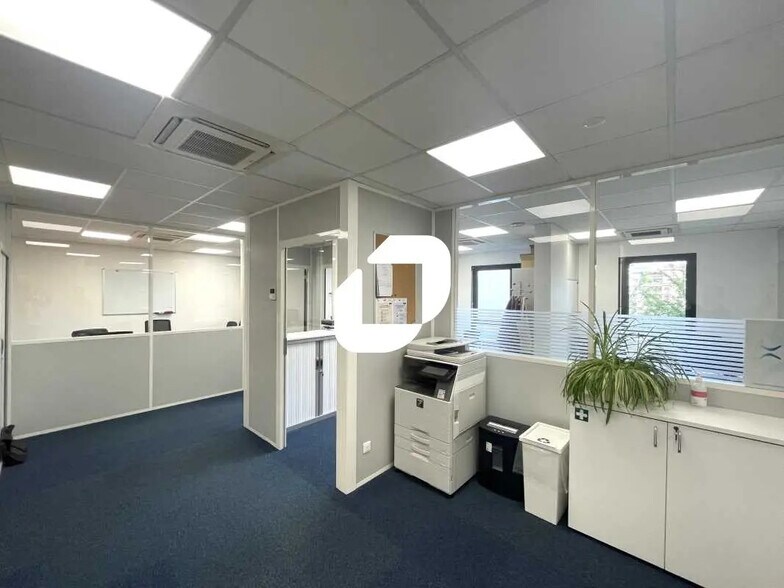 Bureau dans Lyon à vendre - Photo de l’immeuble – Image 2 sur 16