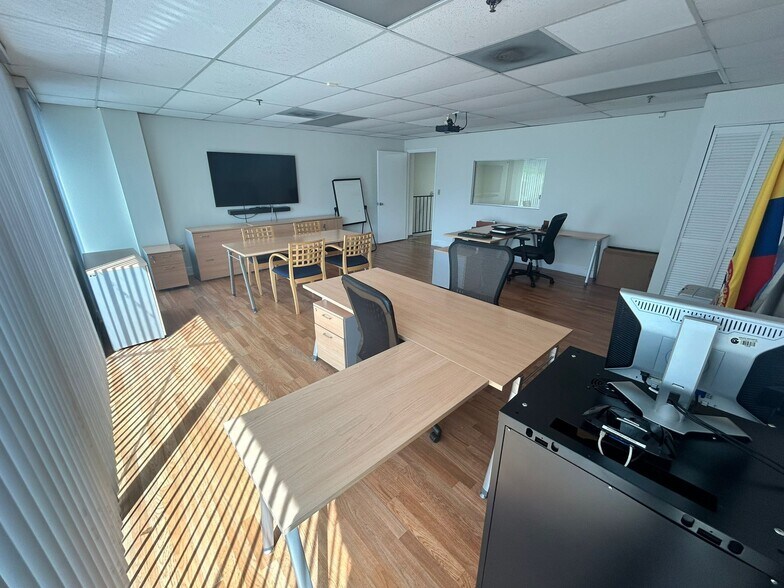 6910 NW 50th St, Miami, FL à louer - Photo intérieure – Image 3 sur 4