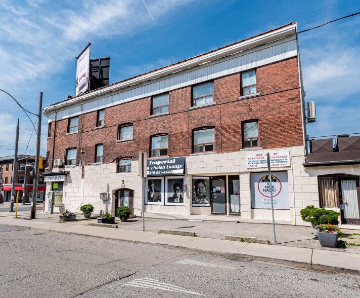1038 St Clair Ave W, Toronto, ON à vendre - Photo de l’immeuble – Image 2 sur 15