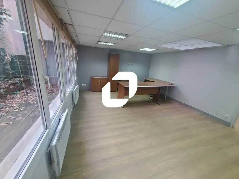 Bureau dans Le Kremlin-Bicêtre à louer - Photo de l’immeuble – Image 3 sur 11