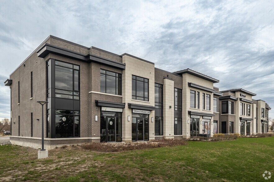 2500 St. Laurent Blvd, Ottawa, ON à vendre - Photo principale – Image 1 sur 8