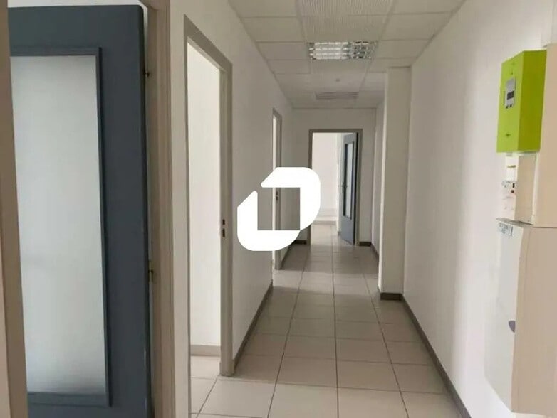 Bureau dans Orgeval à louer - Photo intérieure – Image 2 sur 4