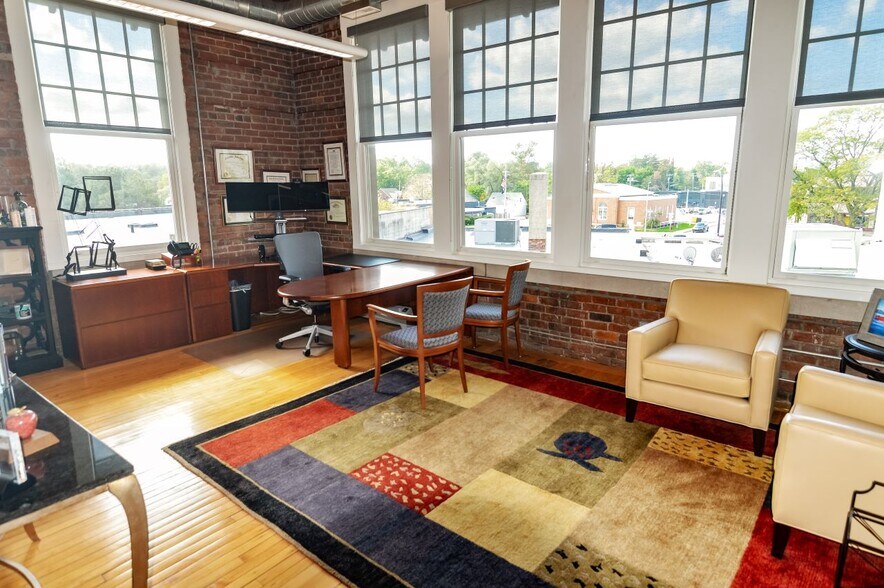 130 E Nine Mile Rd, Ferndale, MI à vendre - Photo intérieure – Image 3 sur 15