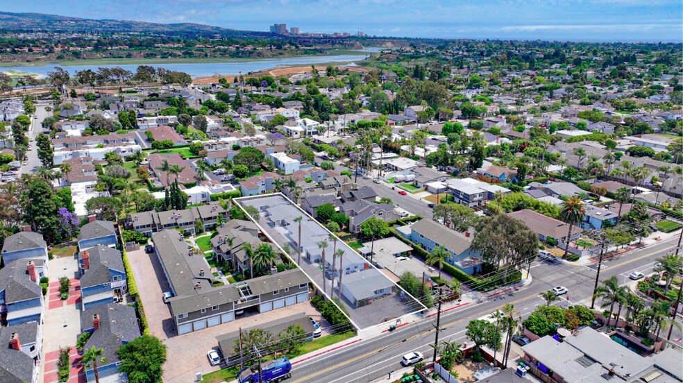 2422 Santa Ana Ave, Costa Mesa, CA à vendre - Photo de l’immeuble – Image 2 sur 15