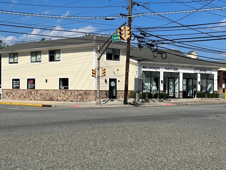 37 Riveredge Rd, Tenafly, NJ à vendre - Photo de l’immeuble – Image 2 sur 10