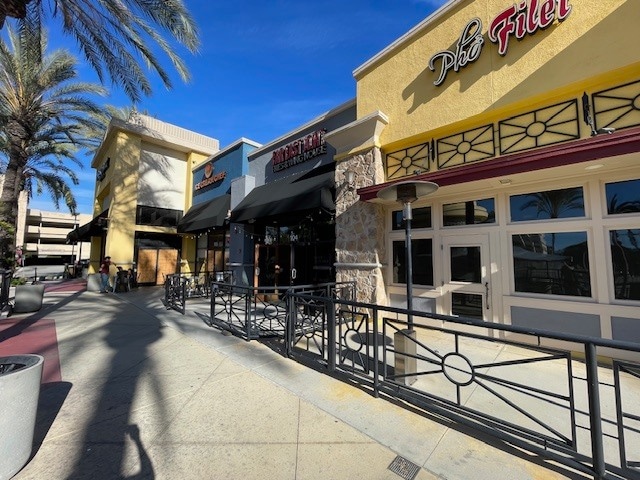 265 Glendora Ave, West Covina, CA à louer Photo de l’immeuble– Image 1 sur 24