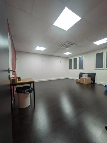 Bureau dans Saint-Aubin-sur-Gaillon à louer - Photo intérieure – Image 3 sur 4