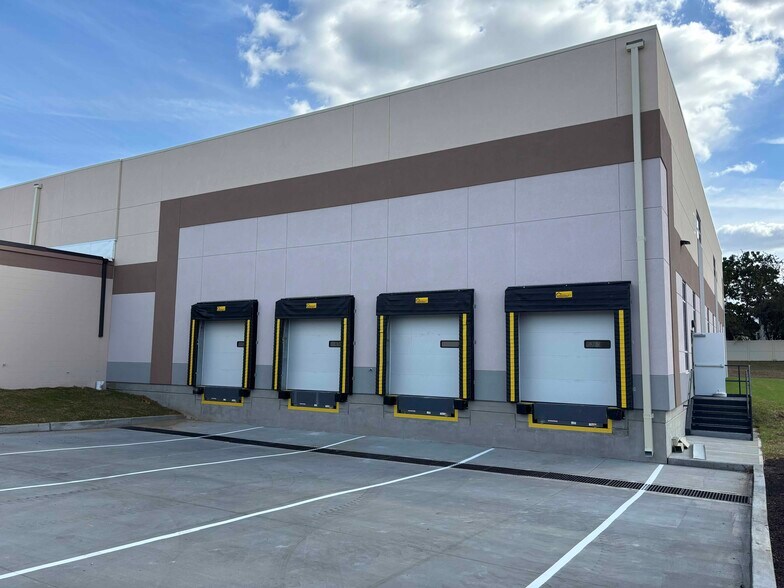 1208 Columbus Rd, Burlington, NJ à louer - Photo de l’immeuble – Image 2 sur 8