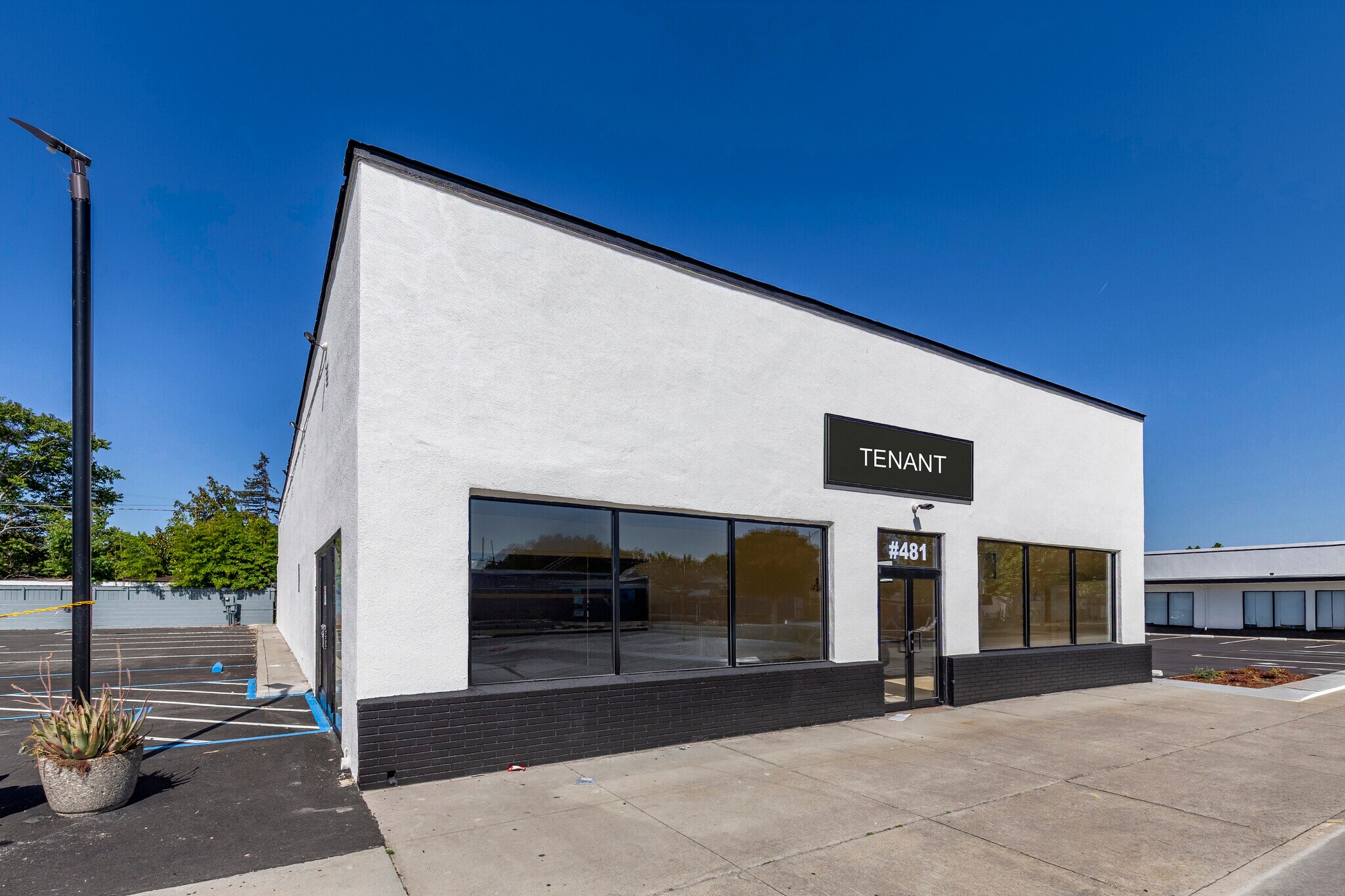 481 S Bascom Ave, San Jose, CA à louer Photo de l’immeuble– Image 1 sur 6
