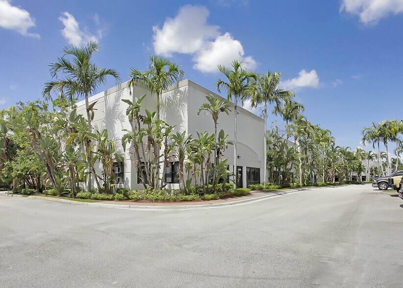 10300-10380 NW 53rd St, Sunrise, FL à louer - Photo de l’immeuble – Image 3 sur 3