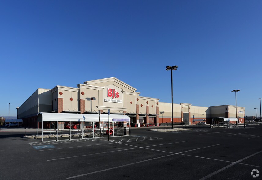 520 Gateway Ave, Chambersburg, PA à louer - Photo de l’immeuble – Image 2 sur 7