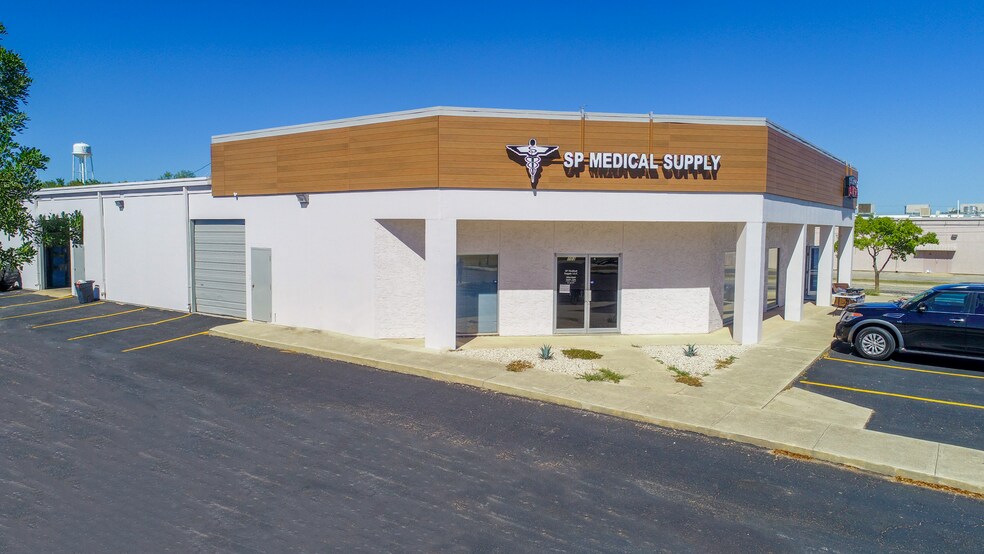 6737 Poss Rd, San Antonio, TX à louer - Photo de l’immeuble – Image 3 sur 7