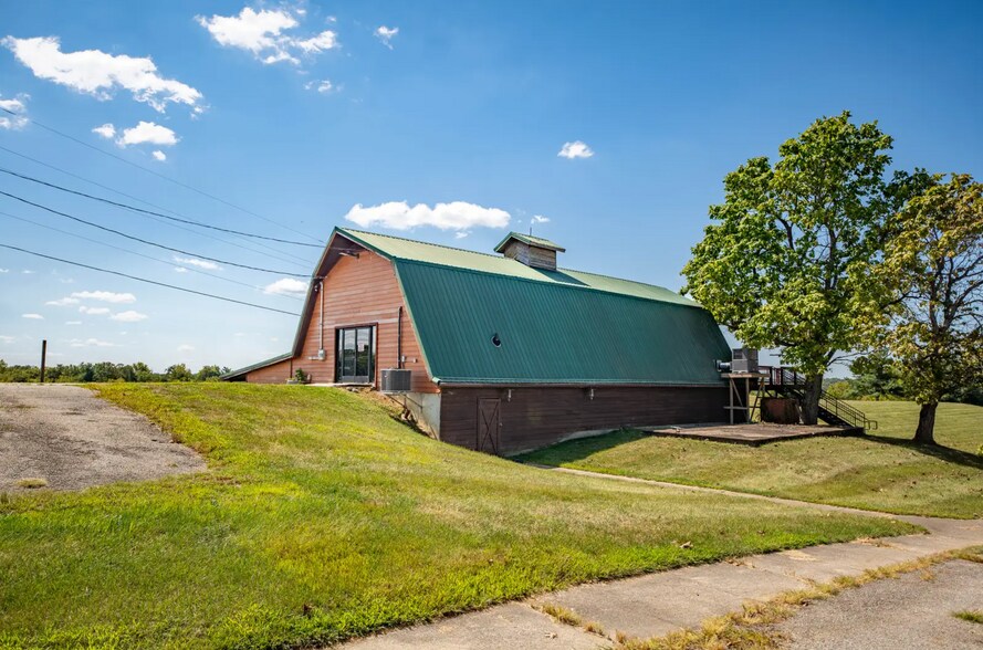 245 Tanglewood Ct, Taylorsville, KY à vendre - Photo de l’immeuble – Image 3 sur 47