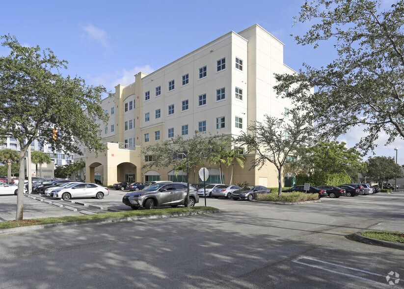 3650 NW 82nd Ave, Doral, FL à louer - Photo de l’immeuble – Image 2 sur 10