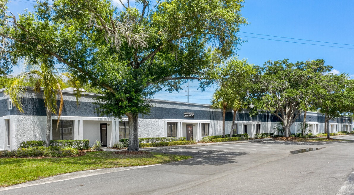 13300 McCormick Dr, Tampa, FL à louer Photo de l’immeuble– Image 1 sur 2