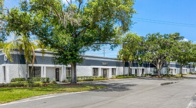 13300 McCormick Dr, Tampa, FL à louer Photo de l’immeuble– Image 1 sur 2