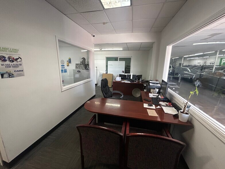 9110 N Cave Creek Rd, Phoenix, AZ à louer - Photo de l’immeuble – Image 3 sur 4