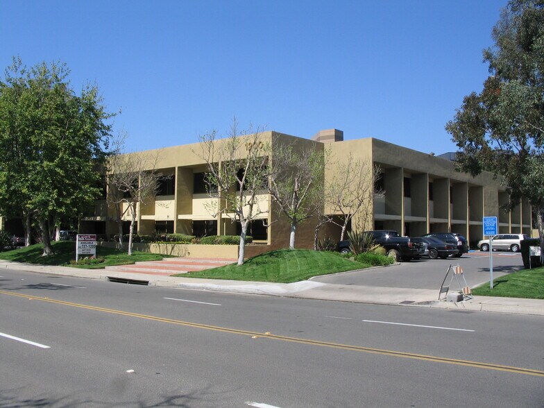 1200 Quail St, Newport Beach, CA à louer - Photo de l’immeuble – Image 3 sur 3