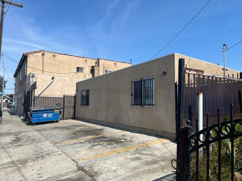 6101 Compton Ave, Los Angeles, CA à vendre - Photo de l’immeuble – Image 3 sur 8