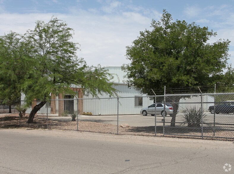 2660 W Zinnia Ave, Tucson, AZ à louer - Photo de l’immeuble – Image 2 sur 8