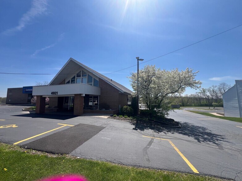 4921 E State St, Rockford, IL à louer - Photo principale – Image 1 sur 56