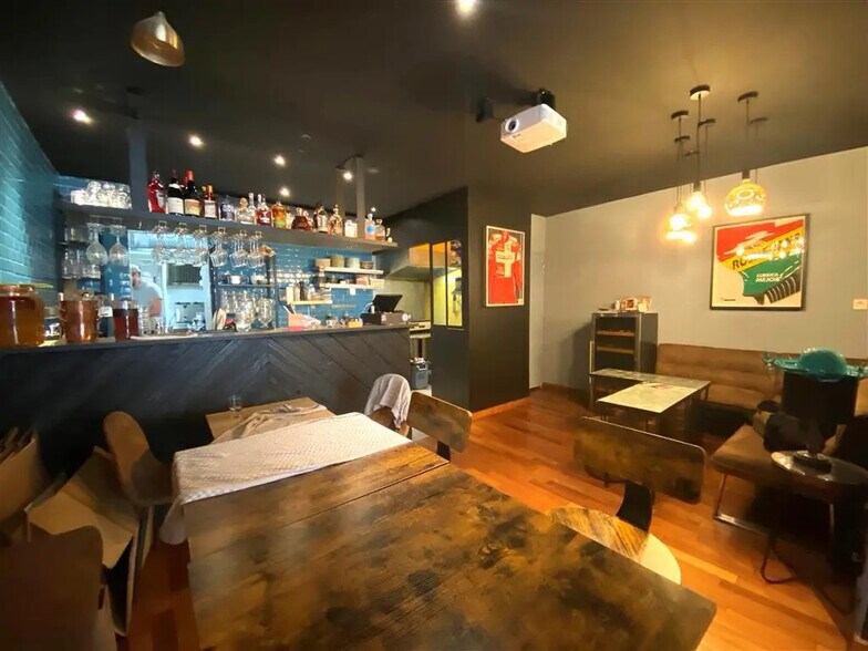 Local commercial dans Paris à vendre - Photo de l’immeuble – Image 3 sur 8