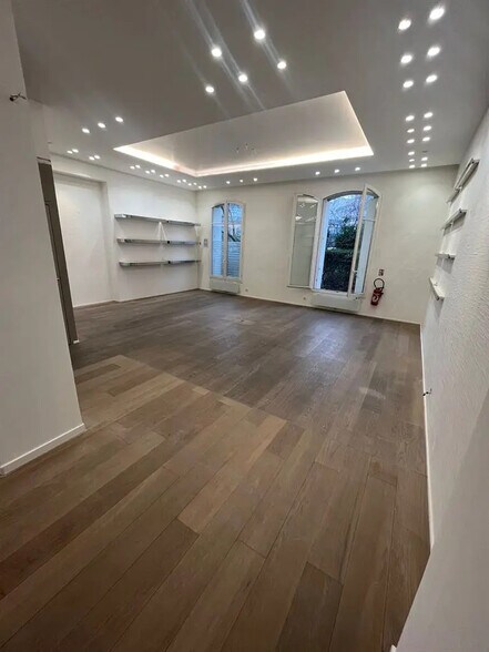 Local commercial dans Paris à louer - Photo intérieure – Image 2 sur 4