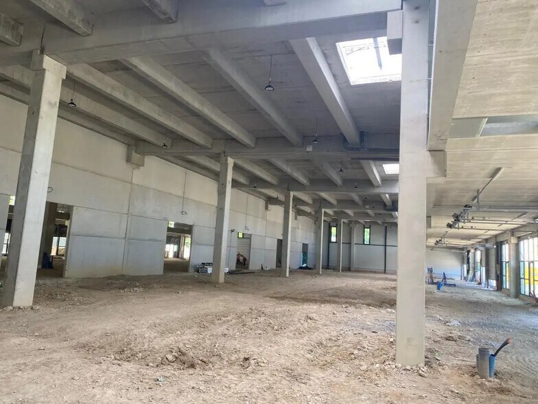 Local d’activités dans Bobigny à louer - Photo de l’immeuble – Image 2 sur 5