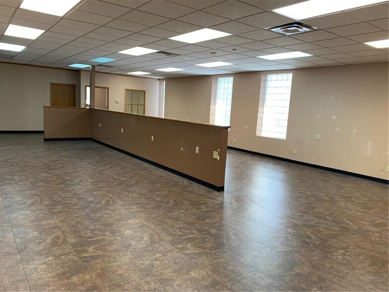 12 W Marshall St, Rice Lake, WI à louer - Photo de l’immeuble – Image 2 sur 15