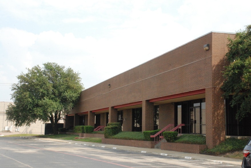 2010-2044 N State Highway 360, Grand Prairie, TX à louer - Photo principale – Image 1 sur 10