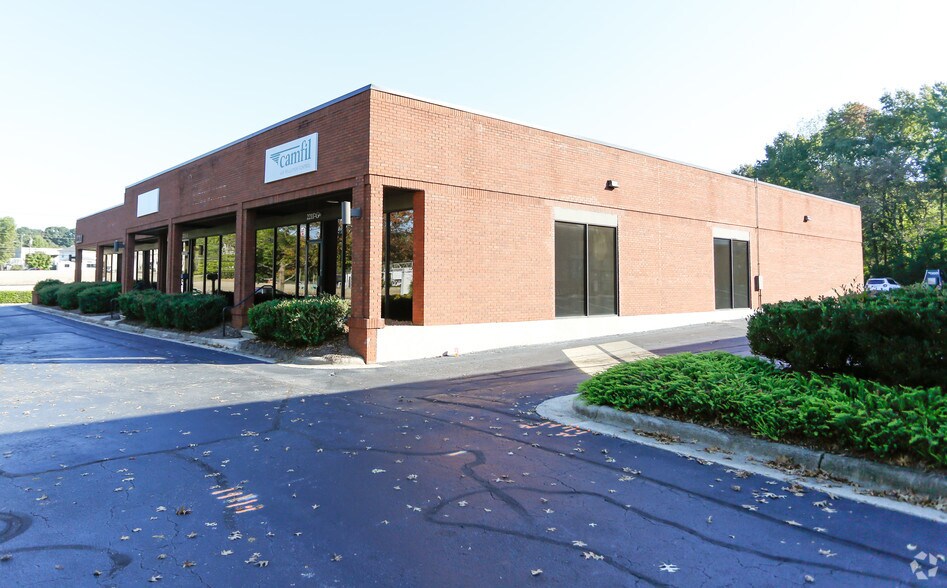 2211 Executive St, Charlotte, NC à louer - Photo principale – Image 1 sur 7
