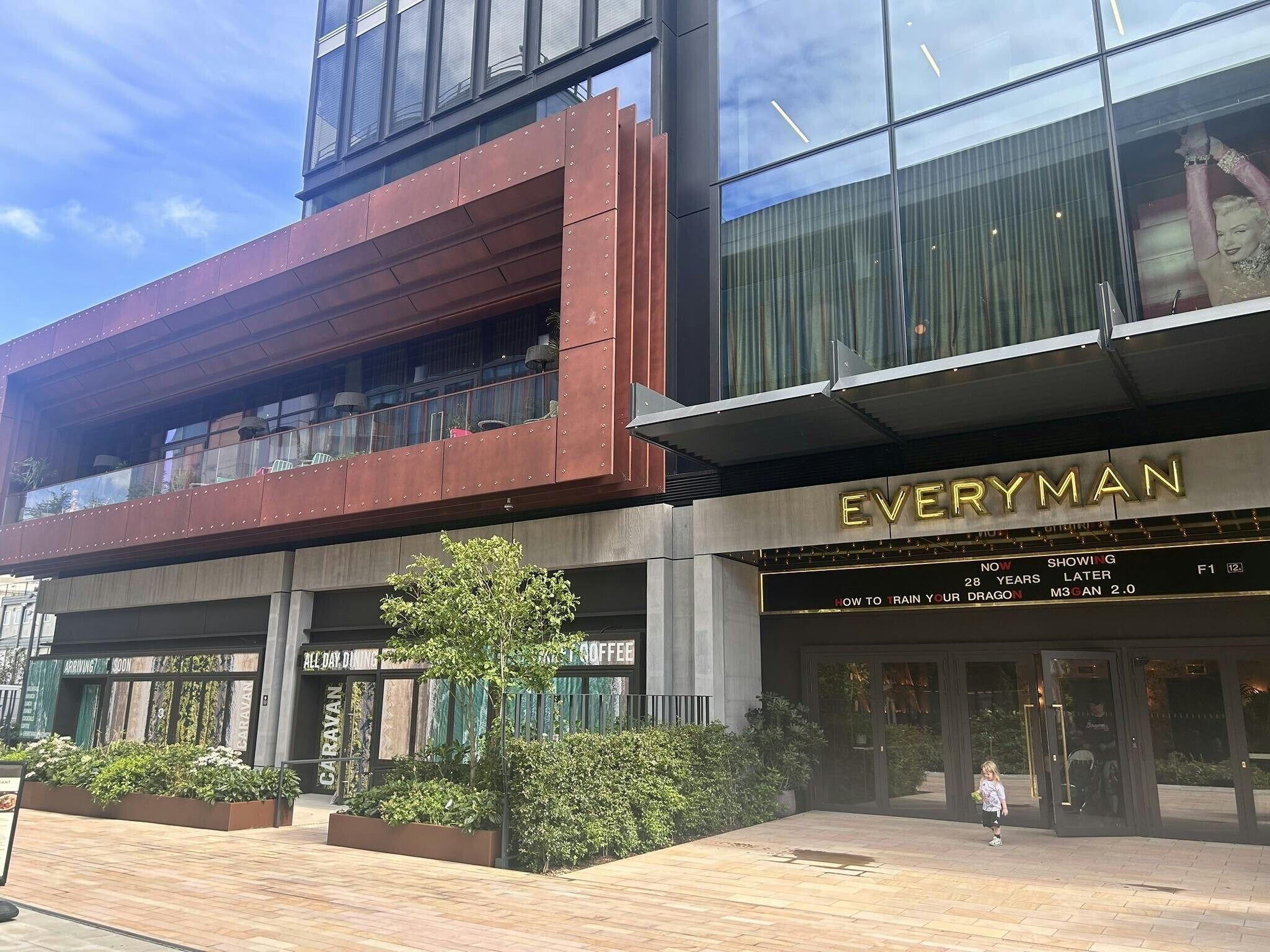 Westfield Av, Londres à louer Photo de l’immeuble– Image 1 sur 3