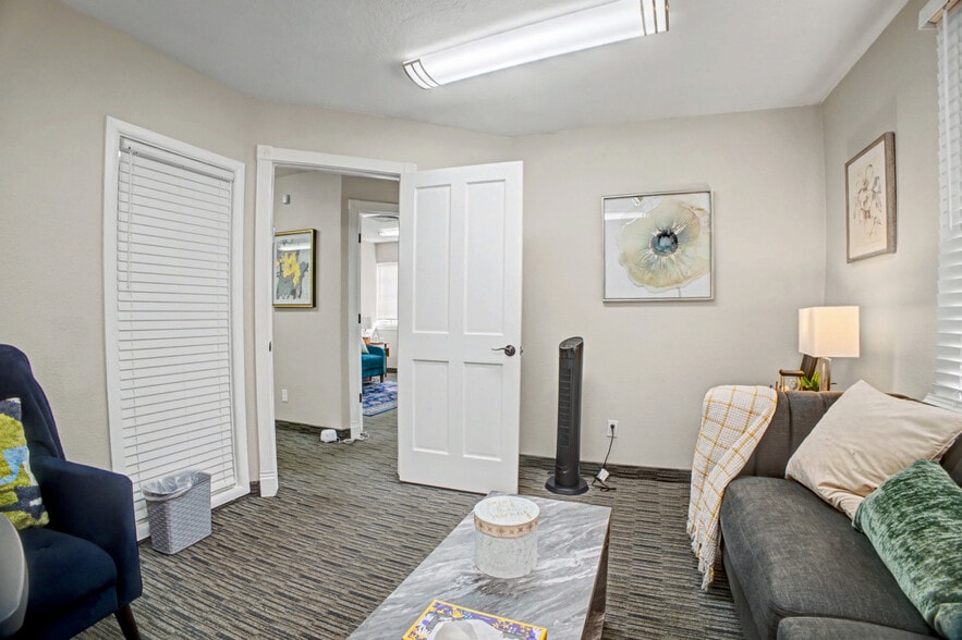 555 W University Dr, Mesa, AZ à louer - Photo intérieure – Image 2 sur 27