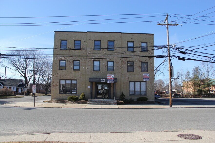 22 Lawrence Ave, Smithtown, NY à louer - Photo de l’immeuble – Image 1 sur 27