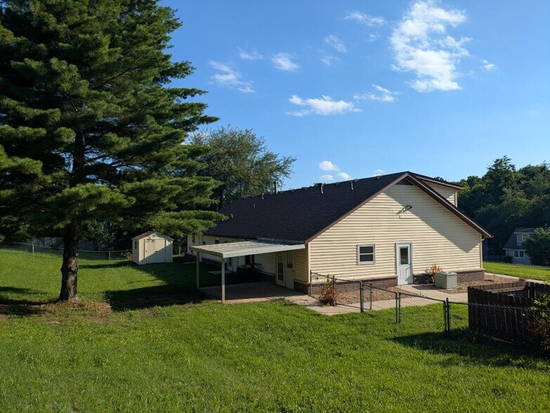 3110 S Lakeside Ave, Springfield, MO à vendre - Photo de l’immeuble – Image 2 sur 3
