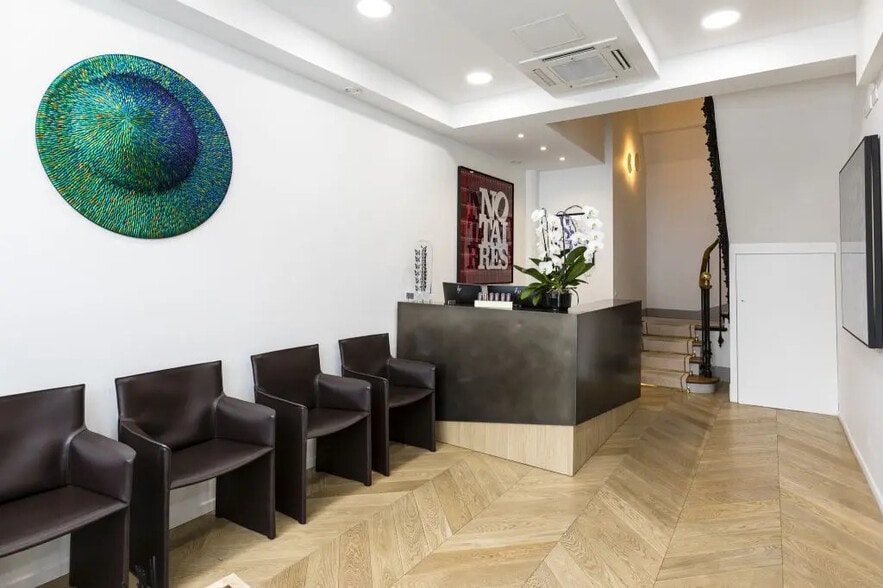 5 Rue De Bourgogne, Paris à vendre - Photo de l’immeuble – Image 2 sur 9