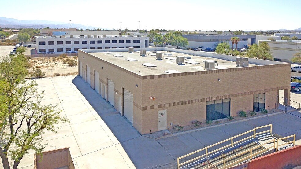 72110 Corporate Way, Thousand Palms, CA à louer - Photo de l’immeuble – Image 2 sur 12