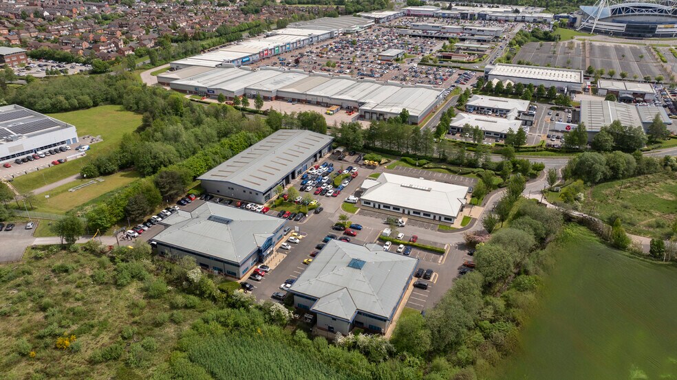 Futura Park, Bolton à louer - Photo de l’immeuble – Image 2 sur 10