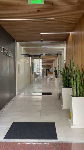 714 S Hill St, Los Angeles, CA à louer - Vidéo sur l’annonce professionnelle – Image 2 sur 23