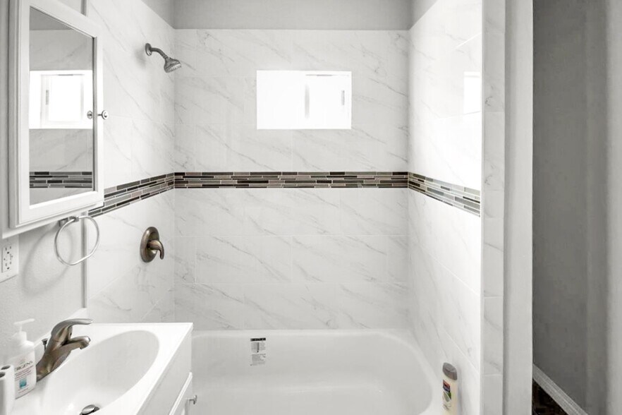 7042 Somerset Blvd, Paramount, CA à vendre - Photo de l’immeuble – Image 2 sur 20