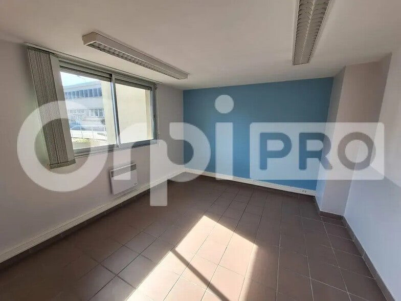 Bureau dans Senlis à louer - Photo de l’immeuble – Image 3 sur 8