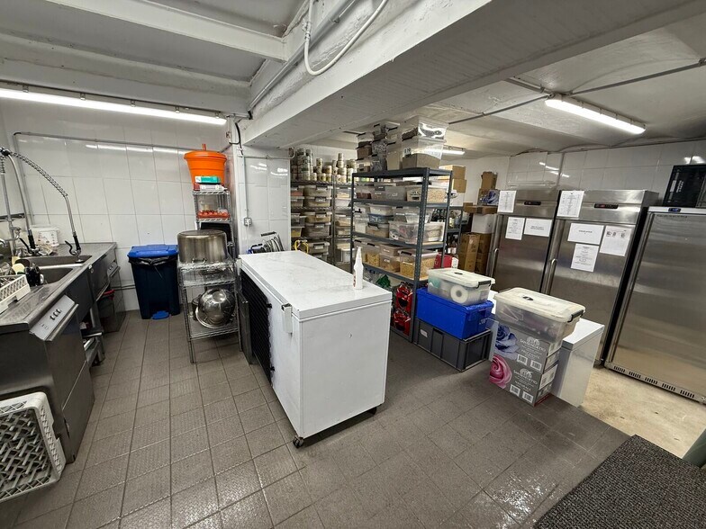 Local commercial dans Paris à louer - Photo de l’immeuble – Image 2 sur 5