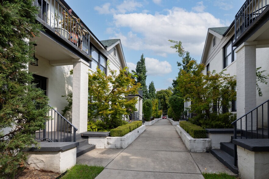 1796-1800 Poplar Ave, Memphis, TN à vendre - Photo de l’immeuble – Image 1 sur 31