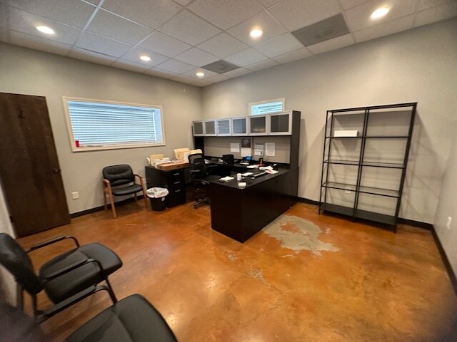 205 E Wallisville Rd, Highlands, TX à louer - Photo de l’immeuble – Image 3 sur 14