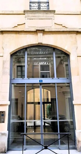 Bureau dans Nîmes à vendre - Photo de l’immeuble – Image 3 sur 9