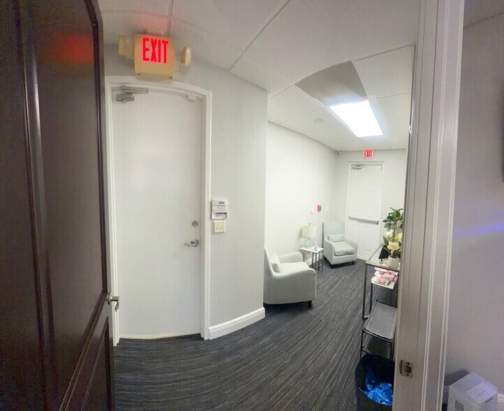 12855 SW 132nd St, Miami, FL à louer - Photo de l’immeuble – Image 3 sur 11
