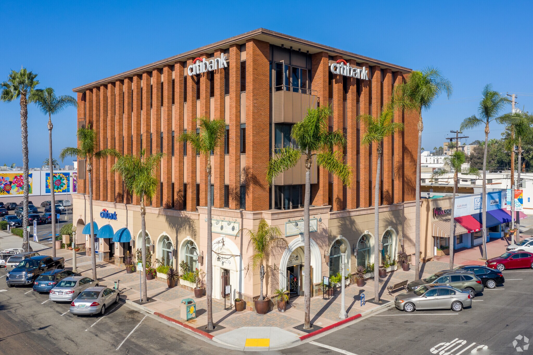 7911 Herschel Ave, La Jolla, CA à louer Photo de l’immeuble– Image 1 sur 18