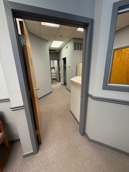 100 Corporate Dr E, Langhorne, PA à vendre - Photo de l’immeuble – Image 3 sur 13